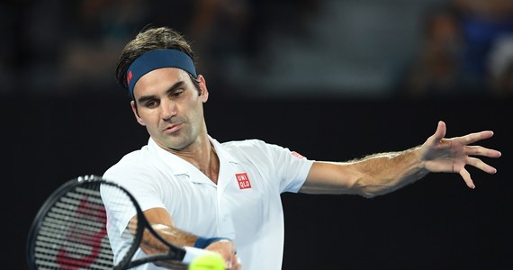 Szwajcarski tenisista Roger Federer awansował do 1/8 finału wielkoszlemowego Australian Open. Sześciokrotny zwycięzca tego turnieju, w tym dwóch ostatnich edycji, pokonał Amerykanina Taylora Fritza 6:2, 7:5, 6:2 w swoim 100. meczu na korcie centralnym w Melbourne.