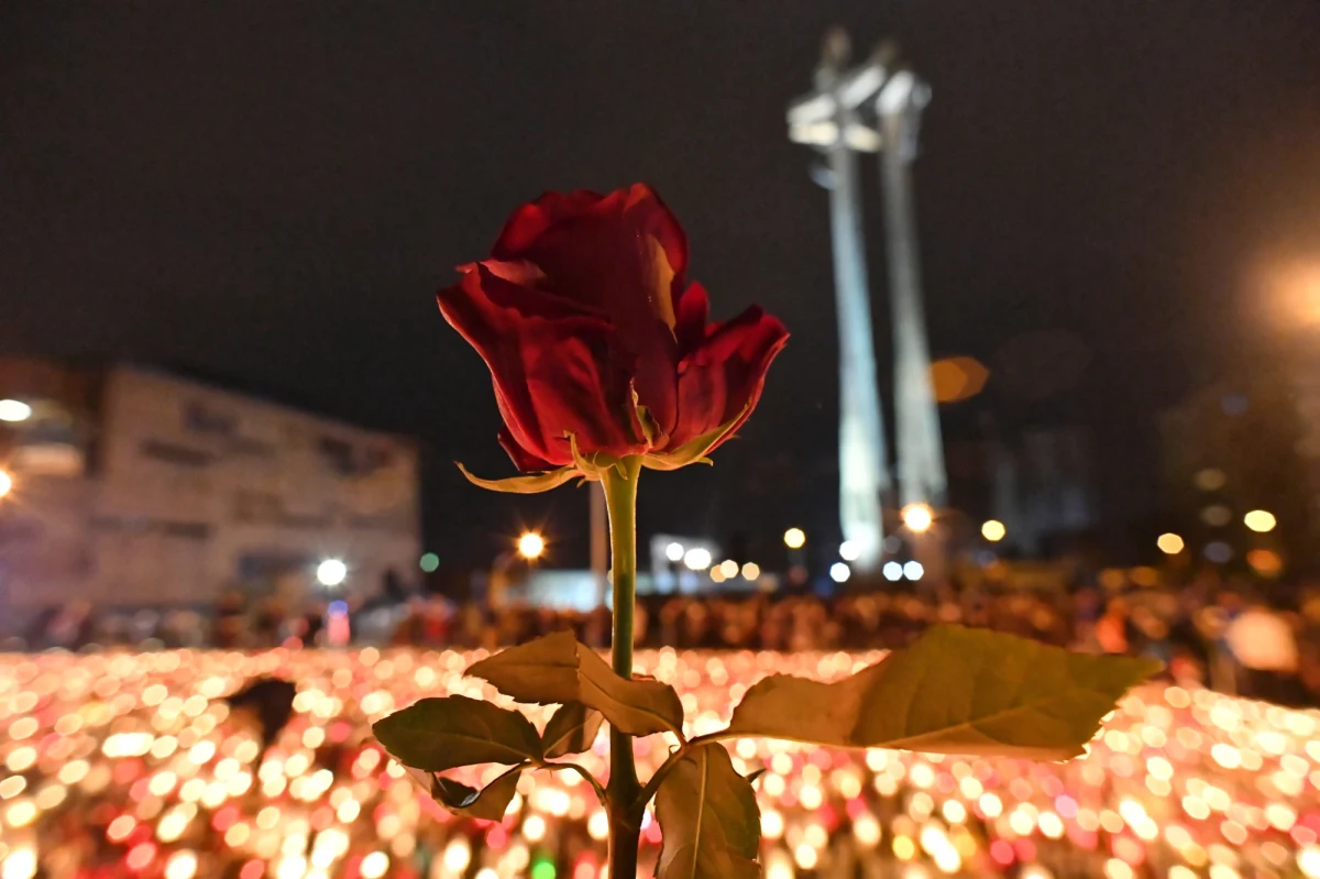 O godzinie 17:00 z Europejskiego Centrum Solidarności w Gdańsku wyruszy kondukt żałobny z trumną z ciałem zamordowanego prezydenta Gdańska Pawła Adamowicza. Przemarsz nastąpi ulicami miasta do Bazyliki Mariackiej, gdzie w sobotę odbędzie się pogrzeb samorządowca. Po wprowadzeniu trumny do Bazyliki Mariackiej zostanie odprawiona msza św. Po nabożeństwie do północy, kiedy świątynia zostanie zamknięta, będzie trwało jeszcze modlitewne czuwanie. 