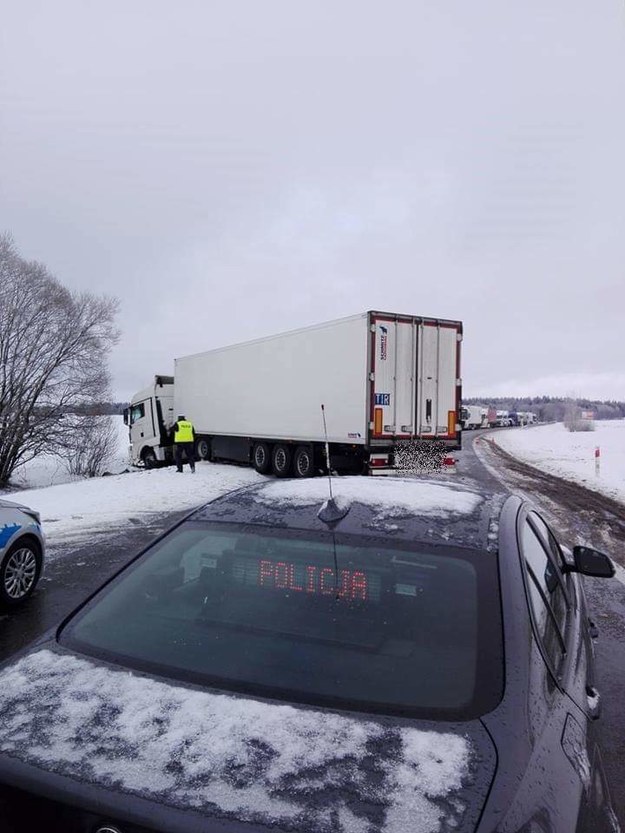 RMF Groźny wypadek na DK8. Samochód dostawczy zderzył się