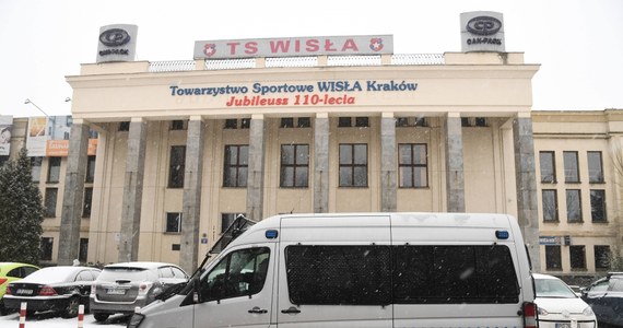 Śledztwo w sprawie niegospodarności w Wiśle Kraków zostało przeniesione do prokuratury regionalnej w Poznaniu. Jak się dowiedzieliśmy, to prokuratorzy z Krakowa chcieli wyłączenia ze sprawy, nie chcąc być posądzani o stronniczość. Prokuratura w Poznaniu, do prowadzenia dochodzenia, została wyznaczona przez prokuraturę generalną. 