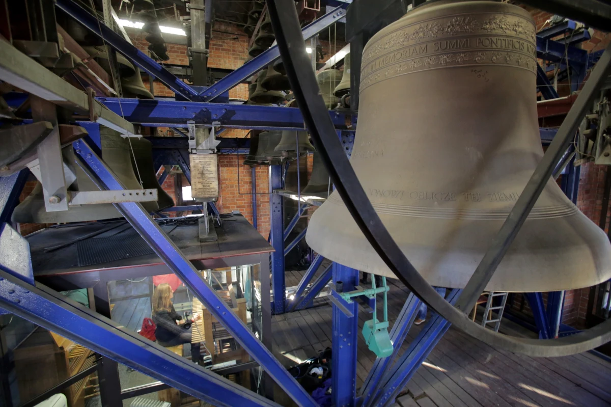 Carillonistka Monika Kaźmierczak zagrała w kościele św. Katarzyny epitafium dedykowane zmarłemu prezydentowi miasta Pawłowi Adamowiczowi. Utwór został napisany specjalnie dla niego, tuż po jego śmierci.