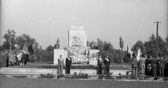 W styczniu w wielu polskich miastach organizowane są uroczystości z okazji "wyzwolenia" ich w 1945 roku przez Armię Czerwoną.