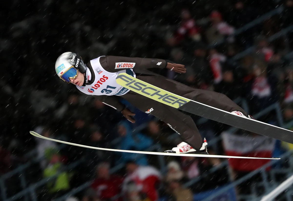 Jedenastu naszych skoczków narciarskich - wszyscy, którzy wystartowali w kwalifikacjach - awansowało do niedzielnego konkursu Pucharu Świata w Zakopanem. W piątek pierwsze miejsce zajął Norweg Johann Andre Forfang.
