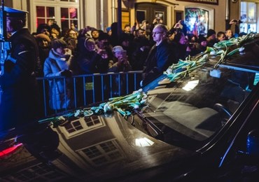 Gdańszczanie odprowadzili prezydenta Pawła Adamowicza do Bazyliki Mariackiej