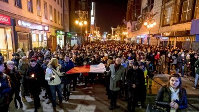 Marsz upamiętniający Adamowicza we Wrocławiu. "Za dużo było bezsensownych śmierci"
