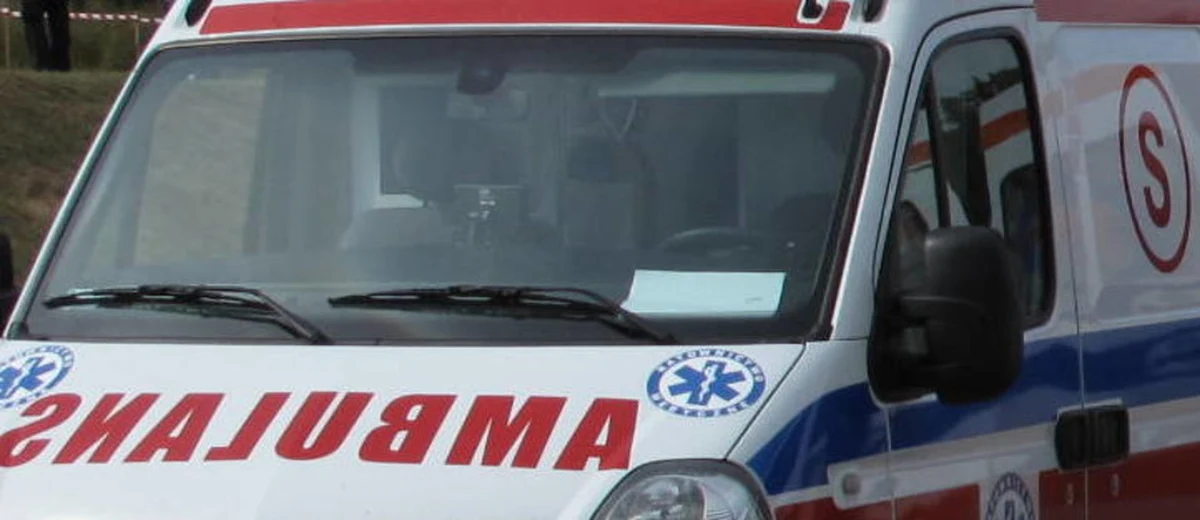 W toruńskim szpitalu zmarł 72-letni mężczyzna, który został potrącony na przejściu dla pieszych na ulicy Bema - poinformował Wojciech Chrostowski z Komendy Miejskiej Policji. Dodał, że drugi pieszy w wyniku tego zdarzenia trafił do szpitala.