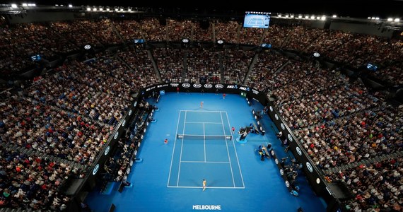 Łukasz Kubot i Argentyńczyk Horacio Zeballos pokonali francuskich tenisistów Jeremy'ego Chardy'ego i Fabrice'a Martina 7:5, 4;6, 6:3 i awansowali do 1/8 finału debla wielkoszlemowego Australian Open. Następnych rywali polsko-argentyńskiej pary, rozstawionej z numerem siódmym, wyłoni pojedynek grających dzięki tzw. dzikiej karcie reprezentantów gospodarzy Blake'a Ellisa i Alexeia Popyrina z Salwadorczykiem Marcelo Arevalo i Amerykaninem Jamiem Cerretanim.