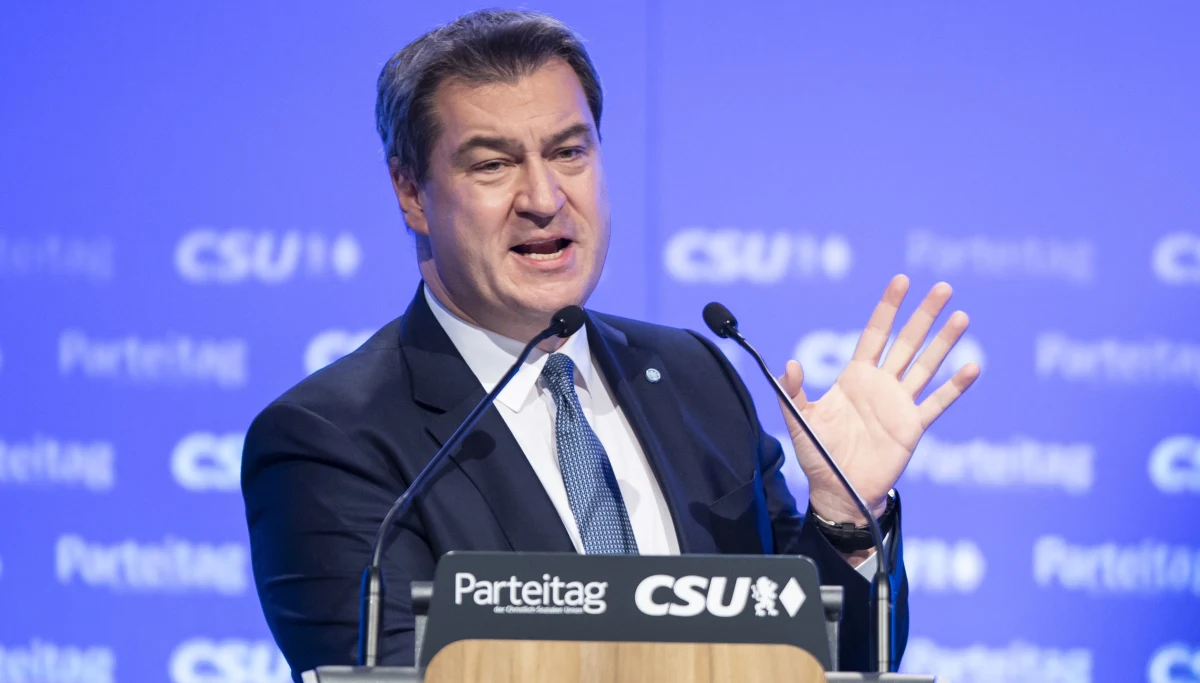 Premier Bawarii Markus Soeder został wybrany na szefa Unii Chrześcijańsko-Społecznej (CSU) na nadzwyczajnym zjeździe partii w Monachium. Na stanowisku przewodniczącego zastąpiła Horsta Seehofera, który oddał stery ugrupowania po 10 latach. 