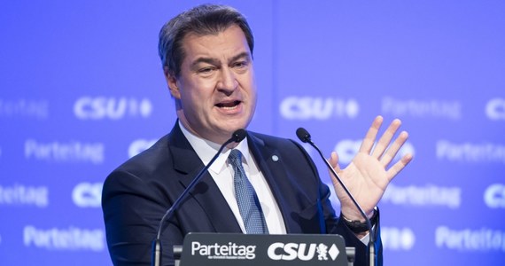 Premier Bawarii Markus Soeder został wybrany na szefa Unii Chrześcijańsko-Społecznej (CSU) na nadzwyczajnym zjeździe partii w Monachium. Na stanowisku przewodniczącego zastąpiła Horsta Seehofera, który oddał stery ugrupowania po 10 latach. 