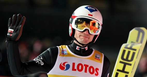 Polska zajęła trzecie miejsce w drużynowym konkursie Pucharu Świata w skokach narciarskich w Zakopanem w dużej mierze dzięki dyskwalifikacji Norwega Johanna Andre Forfanga. "Mieliśmy szczęście w nieszczęściu" - przyznał Kamil Stoch.