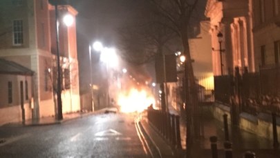 Irlandia Północna: Samochód eksplodował przed budynkiem sądu