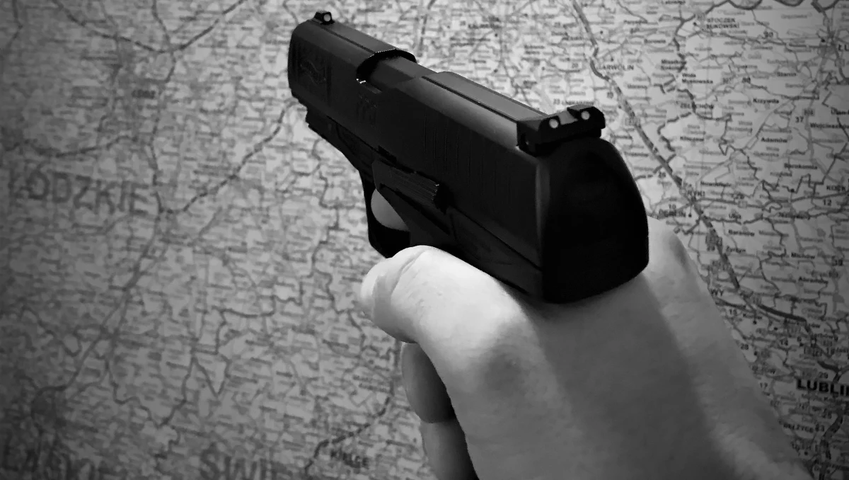 Dwóch mężczyzn, którzy w nocy uciekali przed policją, szukają funkcjonariusze z Wołomina na Mazowszu. Do pościgu doszło tam po tym, jak samochód, którym jechali mężczyźni, nie zatrzymał się do kontroli. 