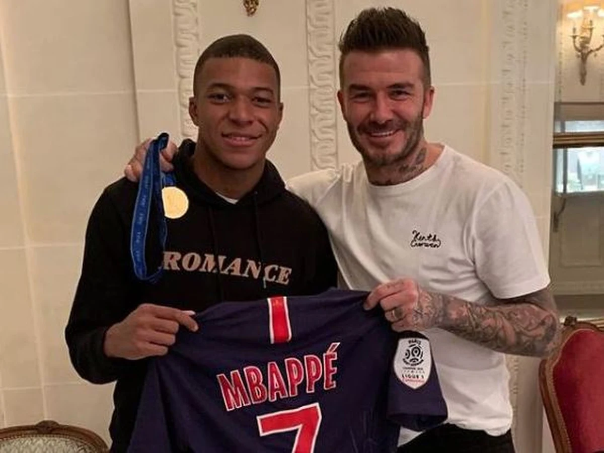 "Śniadanie z legendą. Spotkanie z Tobą było dla mnie zaszczytem. Jesteś inspiracją dla nas wszystkich" - tak gwiazdor światowej piłki, mistrz świata Kylian Mbappe podsumował w poście na Instagramie swoje spotkanie w Paryżu z Davidem Beckhamem. Kilka godzin później strzelił dla Paris Saint-Germain… trzy gole!