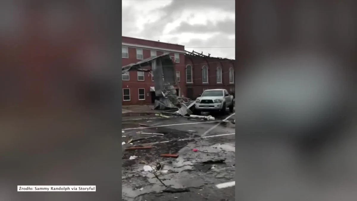 Potężne tornado przeszło nad miastem Wetumpka w Alabamie. Silny wiatr zniszczył wiele budynków, samochodów i drzew. Uszkodzony został m.in. lokalny kościół. Na szczęście tylko jedna osoba została ranna.
