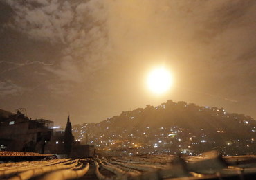 Izraelska armia atakuje Syrię. Rakiety widoczne ze stoku narciarskiego [FILM]