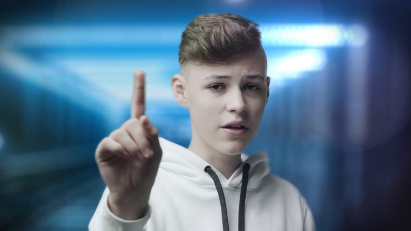 Pod pseudonimem Norny ukrywa się 14-letni Piotr Ługowski z Siedlec, który zadebiutował teledyskiem "Fotki".