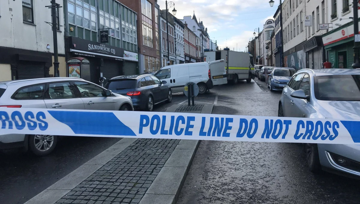 Policja północnoirlandzka (PSNI) potwierdziła w poniedziałek, że zajmuje się sprawą drugiej domniemanej kradzieży samochodu w celach terrorystycznych. W tym samym czasie PSNI przeprowadziła kontrolowaną eksplozję ładunku pozostawionego w pierwszym skradzionym aucie.