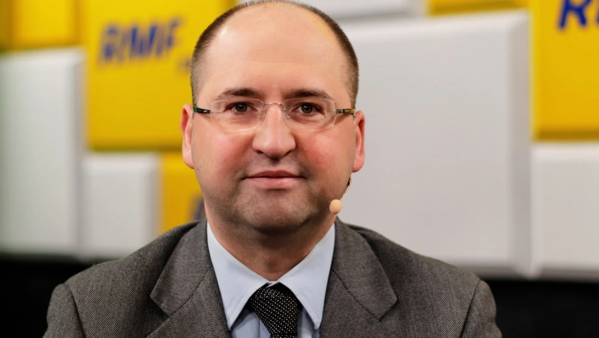 "Po tragedii w Gdańsku powinniśmy wszyscy – ja również – zastanowić się nad językiem, którego używamy w debacie publicznej. Mam nadzieję, że z tej wielkiej tragedii będziemy mieć też to dobro, że język, którym posługujemy się, nie tylko politycy, ale również publicyści, świat mediów, będzie inny" – powiedział wicemarszałek Senatu Adam Bielan, gość Popołudniowej rozmowy w RMF FM. Bielan powiedział, że "nie chce mówić o zachowaniu koleżanek, czy kolegów". Dodał przy tym: "Mam nadzieję, że wszyscy politycy wezmą sobie to, co się wydarzyło, do serca i będą się posługiwać innym językiem". PiS będzie namawiał do głosowania w przedterminowych wyborach w Gdańsku? "Zawsze prowadzimy kampanię profrekwencyjną" – powiedział Adam Bielan.