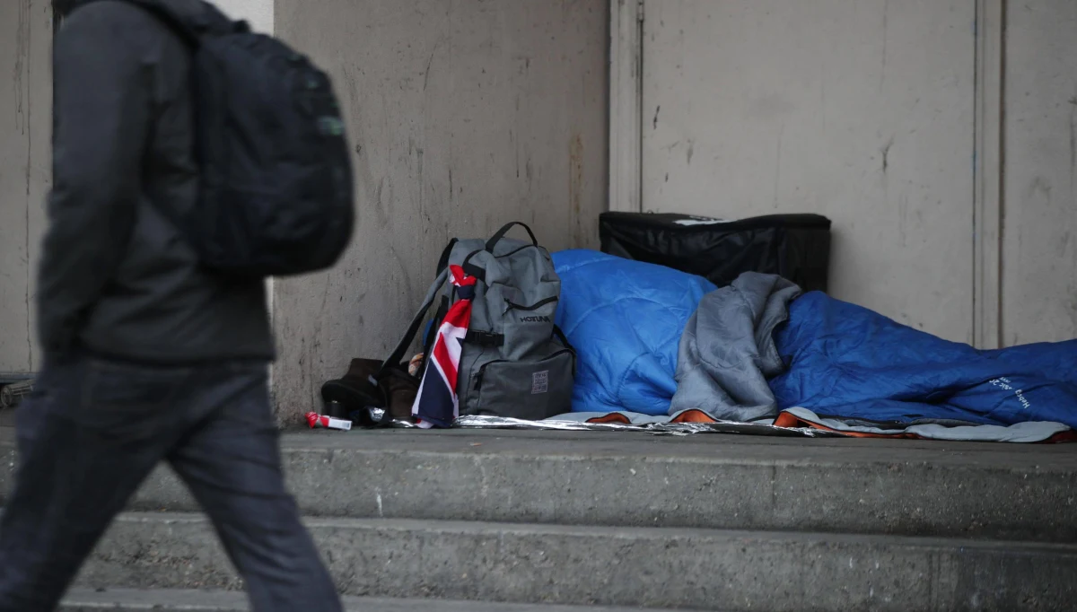 ​Bezdomna kobieta w zaawansowanej ciąży odmówiła przyjęcia pomocy od strażników miejskich - poinformował PAP komendant Straży Miejskiej Kalisza Dariusz Hybś. Kobieta urodziła dziecko w kaliskim szpitalu i tam je zostawiła. To jej czwarte dziecko, które porzuciła po urodzeniu.