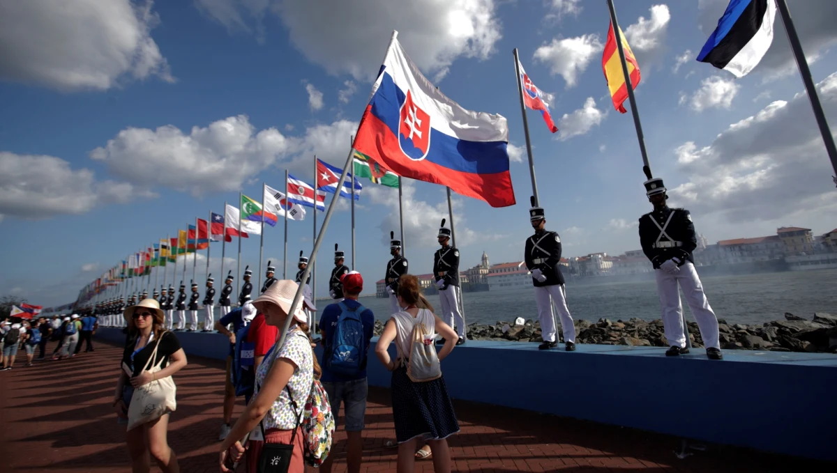 Już dzisiaj rozpoczną się Światowe Dni Młodzieży w Panamie. To już 34. edycja tego wydarzenia, które zainicjował Jan Paweł II. Panama jest gotowa na przyjęcie papieża Franciszka i uczestników Światowych Dni Młodzieży; przygotowania prowadzą profesjonaliści, którzy codziennie analizują wszystkie procedury - zapewnia prezydent kraju Juan Carlos Varela w wywiadzie dla mediów Watykanu. Papież Franciszek przybędzie do Panamy w środę i pozostanie tam do niedzieli. 