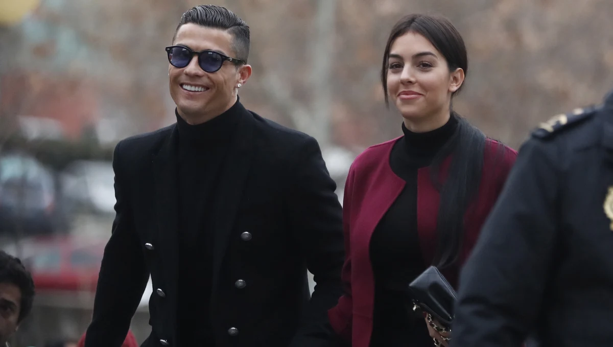 Portugalski piłkarz Cristiano Ronaldo został skazany przez sąd w Madrycie na 23 miesiące więzienia w zawieszeniu oraz grzywnę w wysokości 18,8 mln euro. Były zawodnik Realu Madryt pomiędzy 2010 a 2014 r. unikał płacenia podatków.