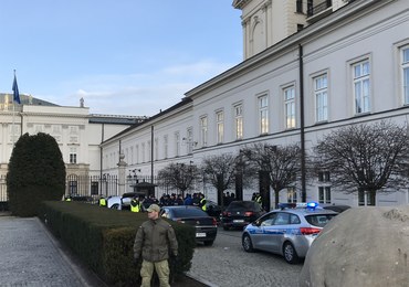 Incydent przed Pałacem Prezydenckim. Policja: Nic nie wskazuje na to, że była to celowa próba
