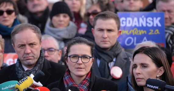 "Cieszę się z decyzji Aleksandry Dulkiewicz, która chce kontynuować dzieło Pawła Adamowicza; ma moje pełne poparcie w wyborach na prezydenta Gdańska" - oświadczył we wtorek lider PO Grzegorz Schetyna.
