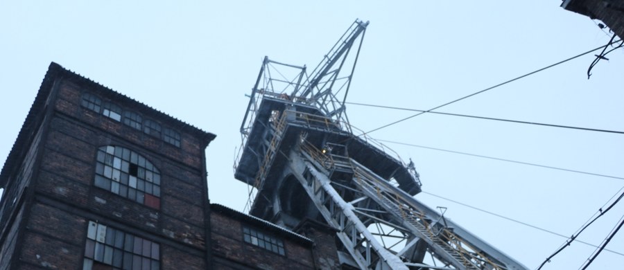 Tąpnięcie w Kopalni Węgla Kamiennego „Rydułtowy” na Śląsku. Nie żyje górnik, ośmiu zostało rannych. Informację potwierdził Wyższy Urząd Górniczy w Katowicach.