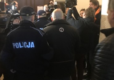"Łowca nastolatek" na ławie oskarżonych. Jego ofiarą padło kilkadziesiąt kobiet