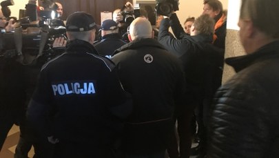 "Łowca nastolatek" na ławie oskarżonych. Jego ofiarą padło kilkadziesiąt kobiet