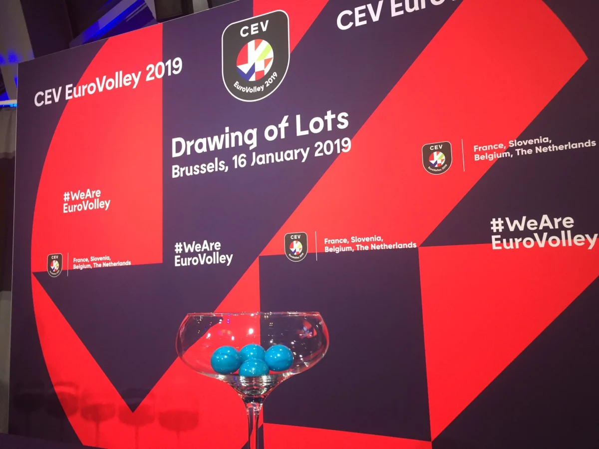 Reprezentantki Włoch, Belgii, Ukrainy, Portugalii i Słowenii będą rywalkami polskich siatkarek podczas tegorocznych mistrzostw Europy. Losowanie grup odbyło się w środę w południe w Stambule.