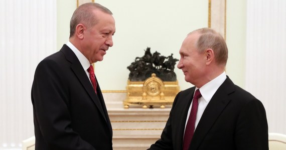 Prezydent Rosji Władimir Putin powiedział, rozpoczynając rozmowy z przywódcą Turcji Recepem Tayyipem Erdoganem, że oba kraje aktywnie współpracują w kwestii Syrii. Rozmowy liderów mają dotyczyć sytuacji w Syrii po wycofaniu się z tego kraju sił USA.