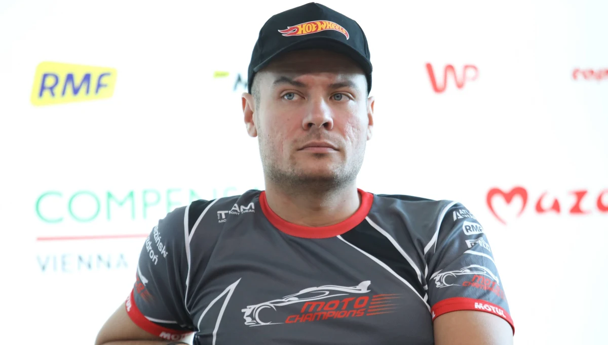 Wieczorem rozpocznie się nowy sezon rajdowych Mistrzostw Świata WRC. Tradycyjnie walka o tytuł najlepszego kierowcy rajdowego na świecie ruszy na trasie Rajdu Monte Carlo. "To z pewnością rajd magiczny, ale także bardzo nieprzewidywalny" - mówi w rozmowie z RMF FM rajdowiec Jakub Brzeziński. "Znajomość trasy na takim rajdzie nie musi być kluczowa. Warunki pogodowe potrafią zaskoczyć każdego" - ocenia Brzeziński.