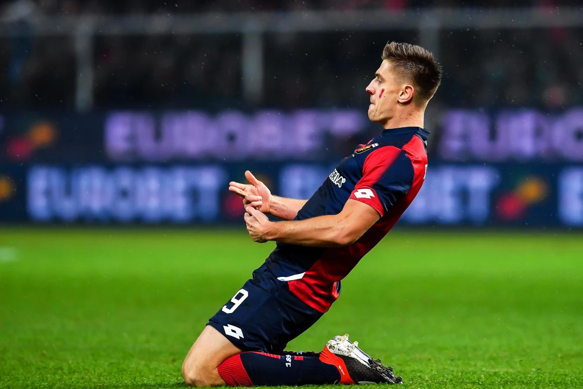 Krzysztof Piątek jest już oficjalnie piłkarzem AC Milan. O transferze Polaka do klubu, w którym grały takie gwiazdy jak Paulo Maldini, Andrij Szewczenko czy Filipo Inzaghi mówiło się od kilku tygodni. Teraz Krzysztof Piątek złożył podpis na umowie z włoską drużyną.