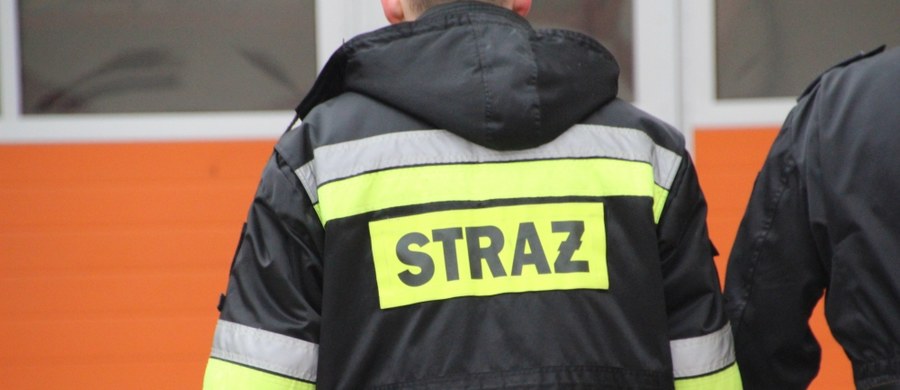 Jedna osoba zginęła w pożarze, do którego doszło w czwartek rano w jednym z mieszkań w centrum Poznania. Akcja gaśnicza została zakończona, policja bada przyczyny pożaru.