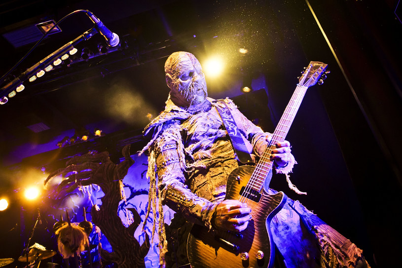 Amen, gitarzysta zespołu Lordi, który słynie z występów w kostiumach rodem z horrorów, dołączy do ekipy artystów, którzy co roku 1 maja na wrocławskim Rynku spotykają się, by wspólnie zagrać "Hey Joe" Jimiego Hendrixa i pobić Gitarowy Rekord Guinnessa.