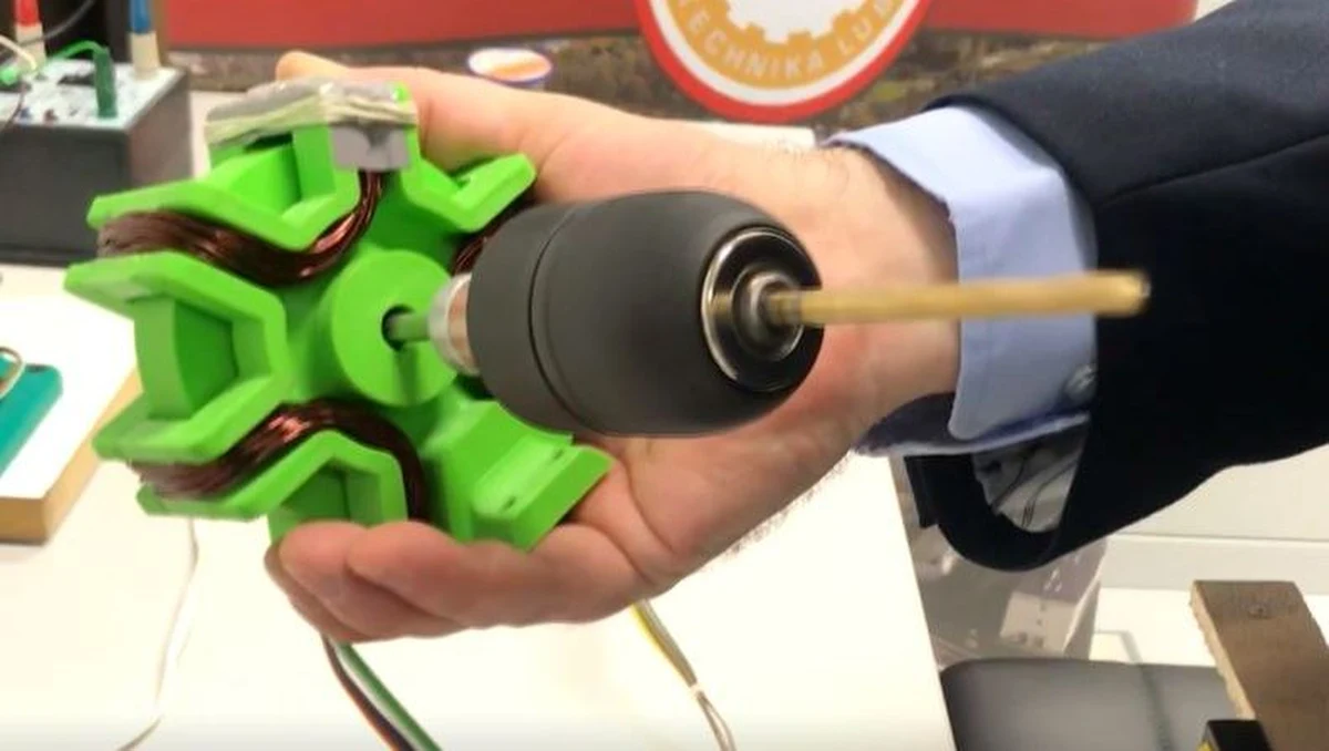 Supernowoczesny silnik elektryczny stworzyli naukowcy z Politechniki Lubelskiej. Zbudowali prototyp bezrdzeniowego, bezszczotkowego silnika prądu stałego. Silnik jest tańszy w produkcji, ponieważ obudowa nie musi być stalowa. Przez to jest dużo lżejszy, wydajniejszy i energooszczędny. Jest także prostszej konstrukcji, niż obecnie stosowane silniki BLDC. 