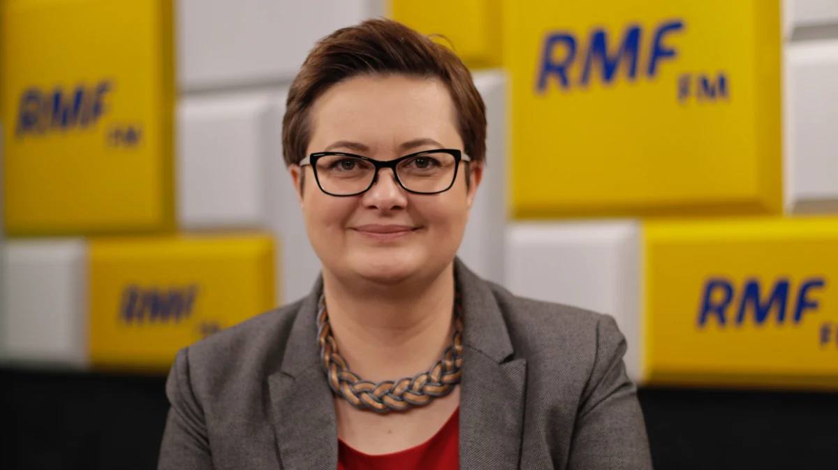 Nie podjęliśmy ostatecznej decyzji w sprawie spotkania z premierem Mateuszem Morawieckim – powiedziała Katarzyna Lubnauer, gość Porannej rozmowy w RMF FM. Chodzi o zwołane na godzinę 15.30 w Sejmie spotkanie szefów klubów i kół parlamentarnych. Rozmowy mają dotyczyć zmian legislacyjnych przygotowanych w resortach: zdrowia i sprawiedliwości, po śmierci prezydenta Gdańska Pawła Adamowicza. Szefowa Nowoczesnej dodała, że decyzja w sprawie uczestnictwa w spotkaniu zostanie ogłoszona na wspólnej konferencji prasowej z prezesem PSL Władysławem Kosiniakiem-Kamyszem. "Nie chciałabym uczestniczyć w czymkolwiek, co jest teatrem politycznym" – dodała. 