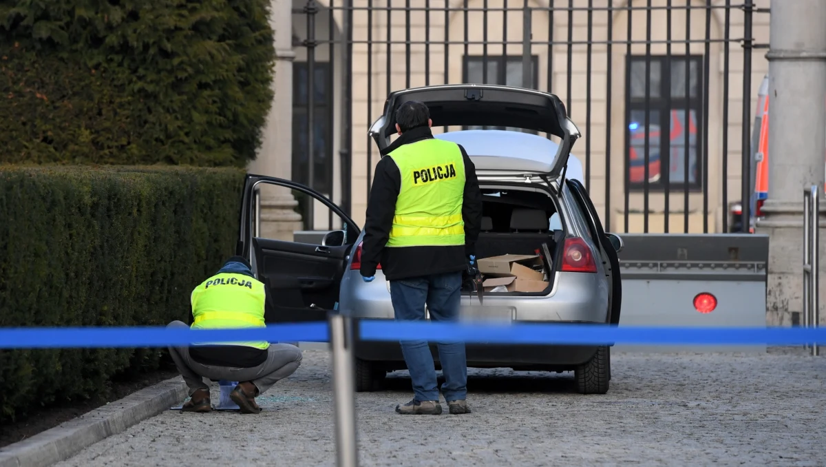 Jest decyzja o trzymiesięcznym areszcie dla Tomasza S., który we wtorek potrącił w Warszawie policjanta a następnie staranował autem bramę do Pałacu Prezydenckiego. Decyzję w tej sprawie podjął warszawski sąd. 