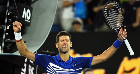 Lider światowego rankingu Novak Djokovic pokonał rozstawionego z "28" Francuza Lucasa Pouille'a 6:0, 6:2, 6:2 w półfinale Australian Open. Serbski tenisista, który sześć razy wygrał turniej w Melbourne, po raz 24. wystąpi w decydującym spotkaniu w Wielkim Szlemie. W niedzielnym spotkaniu Djokovica czeka mecz z drugą rakietą świata Hiszpanem Rafaelem Nadalem.