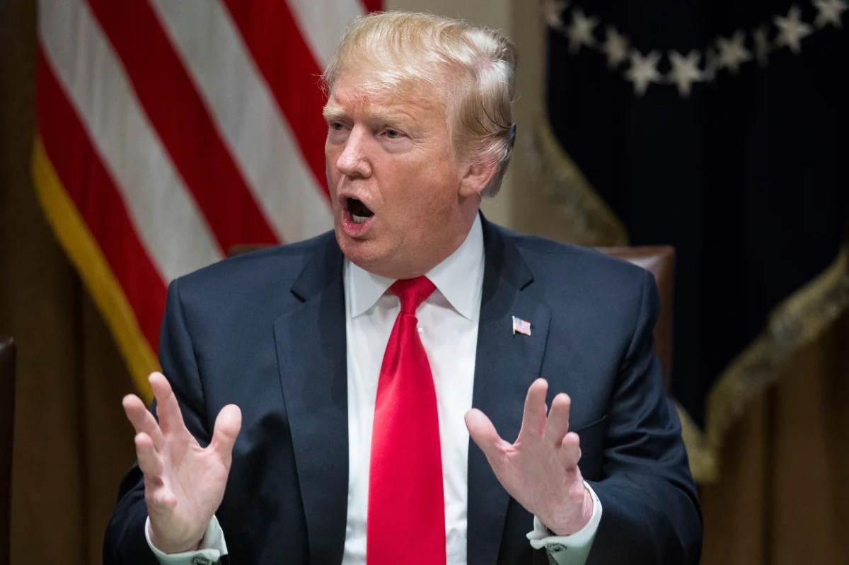 Biały Dom przygotowuje dla prezydenta Donalda Trumpa projekt ogłoszenia stanu wyjątkowego wzdłuż południowej granicy USA – informuje w piątek stacja CNN na swym portalu, powołując się na „wewnętrzne dokumenty”.