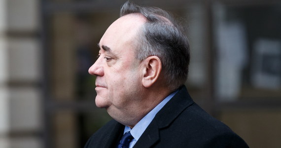 Były premier Szkocji Alex Salmond oskarżony został o popełnienie przestępstw seksualnych, w tym dwóch prób gwałtu. Łącznie ciąży na nim 14 zarzutów. 64-letni polityk dobrowolnie zgłosił się na policję, gdzie został aresztowany. Zwolniono go za kaucją po złożeniu przyrzeczenia, że nie opuści Wielkiej Brytanii i stawi się na rozprawie sądowej.