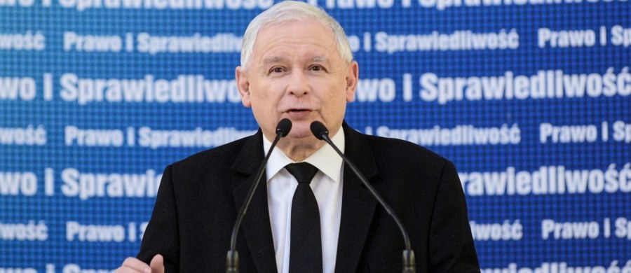 Nasze społeczeństwo jest podzielone i niestety w wielu wypadkach ten podział jest ostry, prowadzi do wydarzeń, które nie powinny mieć miejsca - mówił podczas konferencji PiS w sobotę prezes partii Jarosław Kaczyński.
