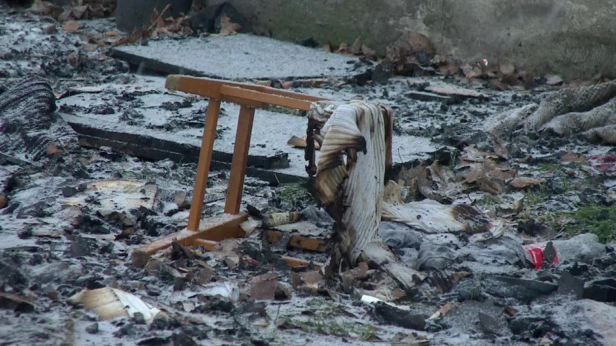 Cztery osoby nie żyją i jedna został ranna - to tragiczny bilans pożaru, który wybuchł w nocy z piątku na sobotę w mieszkaniu w kamienicy przy ulicy Kleczkowskiej we Wrocławiu.