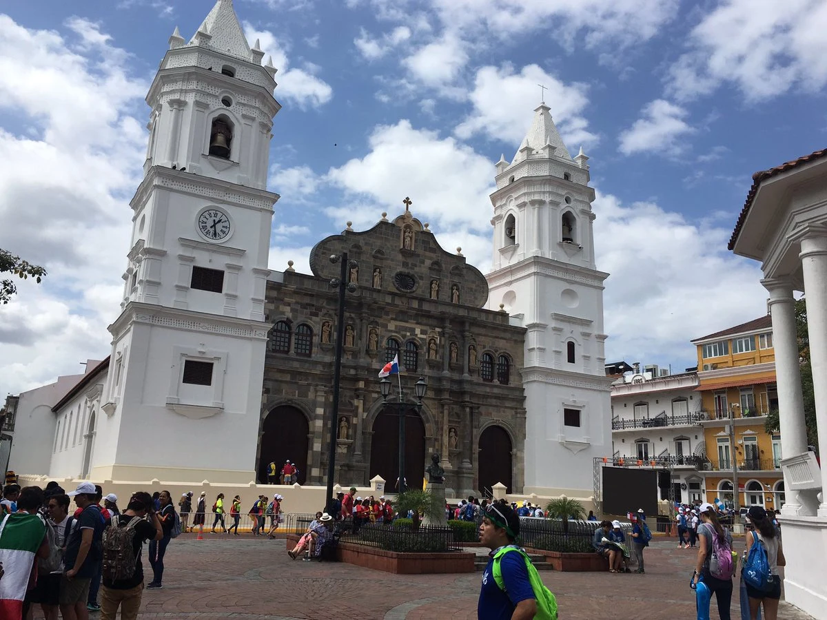 W panamskiej katedrze Santa Maria la Antigua po raz pierwszy zabrzmią dziś organy wykonane w Zabrzu. Papież Franciszek poświęci je przy okazji konsekrowania nowego ołtarza, w który zostaną wmurowane relikwie Jana Pawła II. Ojciec Święty wcześniej przyjął grupę młodzieży z Polski.
