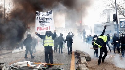 Tysiące "żółtych kamizelek" manifestowało w Paryżu. Doszło do starć 