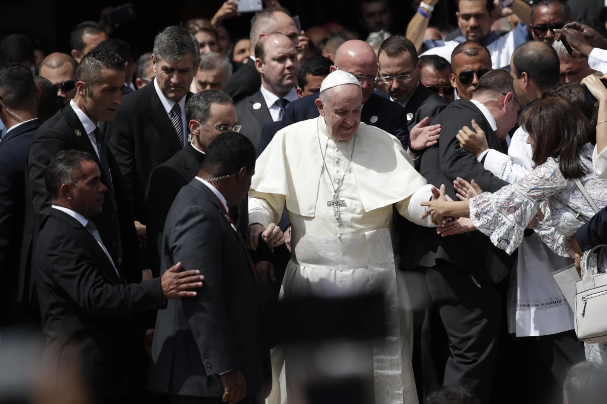 Herezją jest myślenie, że Kościół nie ma nic do powiedzenia światu - mówił papież Franciszek w Panamie podczas mszy w stołecznej bazylice katedralnej Santa Maria la Antigua. Została tam przywieziona z Krakowa relikwia świętego Jana Pawła II.