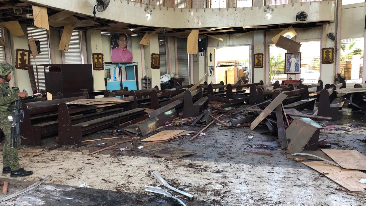 Do 27 wzrosła liczba ofiar śmiertelnych dwóch wybuchów bombowych, do których doszło podczas niedzielnej mszy w katolickiej katedrze na wyspie Jolo na południu Filipin. 77 osób jest rannych.