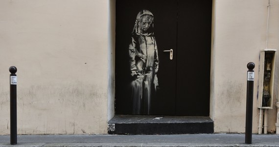 Praca brytyjskiego artysty street art Banksy'ego, która powstała na drzwiach przeciwpożarowych w paryskiej sali koncertowej Bataclan, gdzie trzy lata temu islamiści zabili 90 osób, została skradziona - poinformował Reuters.