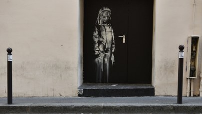 Ktoś ukradł pracę Banksy’ego z miejsca zamachu w Paryżu